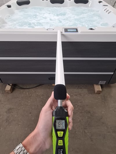 Lautstärkemessung Whirlpool 64 DB