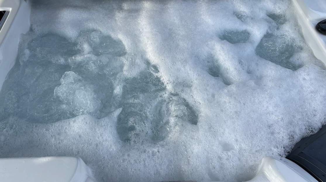 Schaum im Whirlpool-Wasser