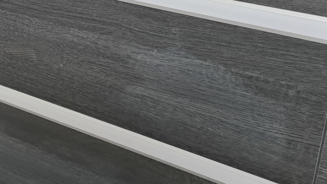 Whirlpool Verkleidung bleicht aus