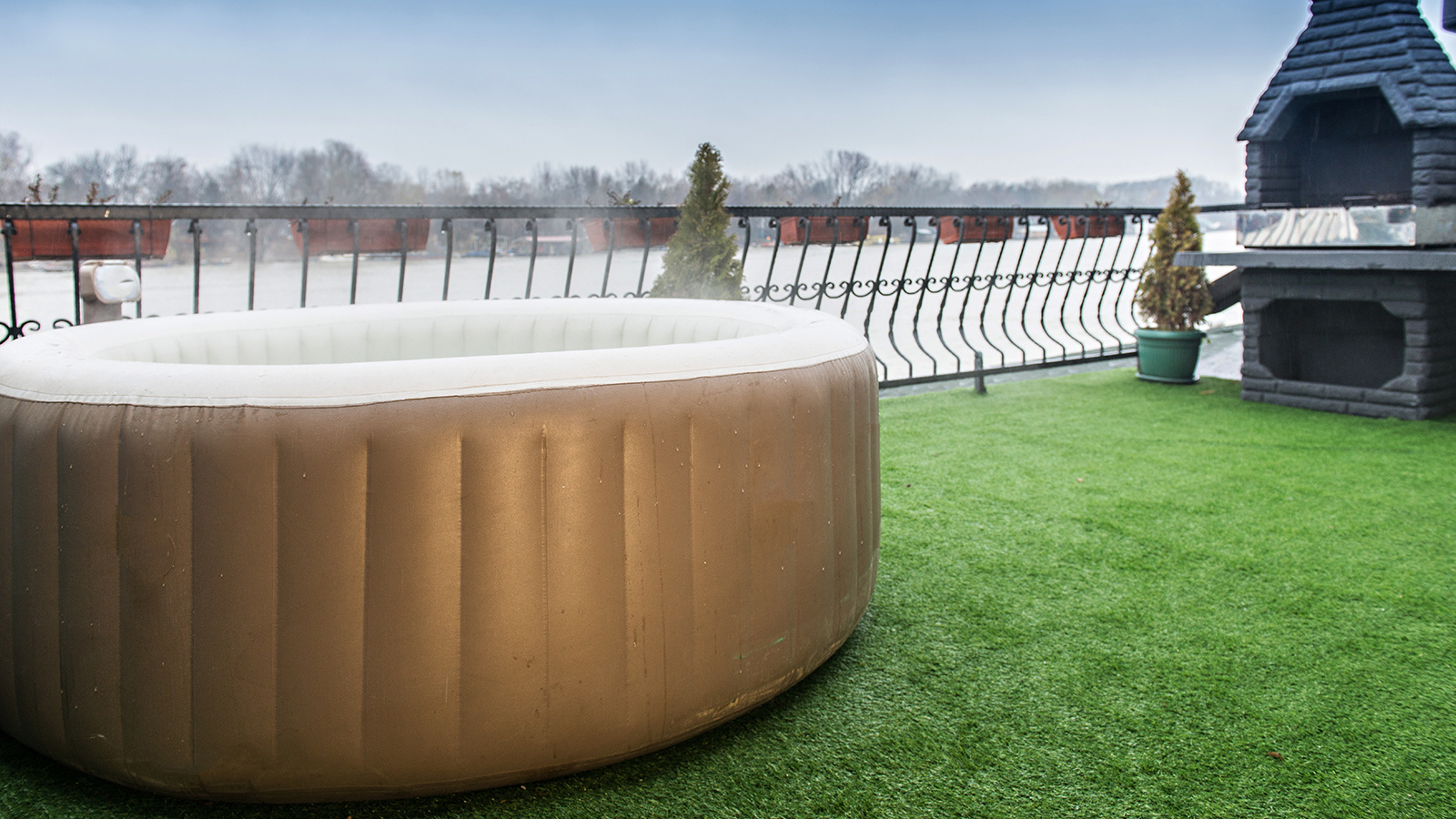 aufblasbare-vs-acryl_nicht-winterfest_1600x900