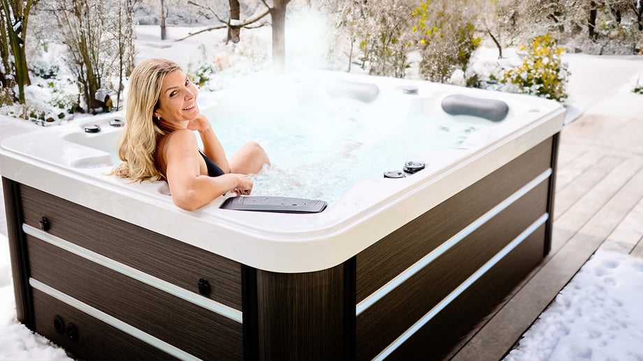 balearis-outdoor-whirlpools-dame-in-pro3-winter_1600x900