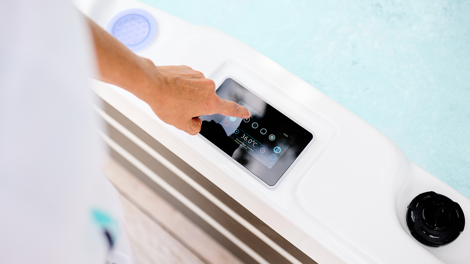 Balearis Outdoor Whirlpools Touch Display Pro3