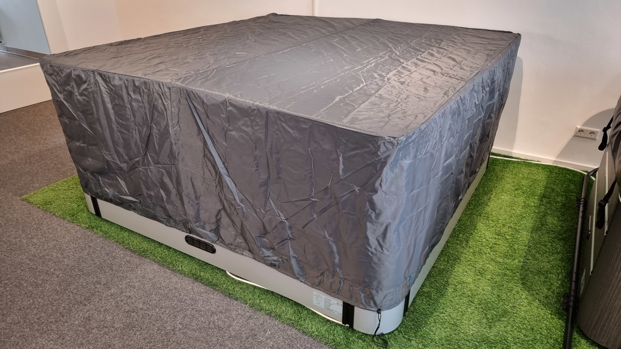 balearis-outdoor-whirlpools-whirlpool-garage_2000px