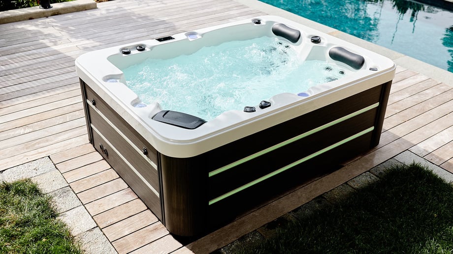 balearis-whirlpool-erstbefuellung-pool-pumpen-aktiv_1600x900-1