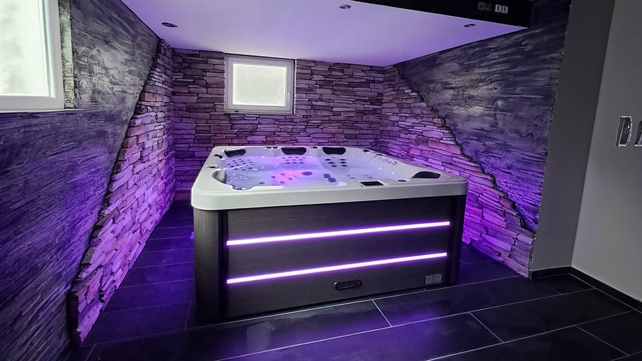 balearis-whirlpool-indoor-keller-01_1600x900